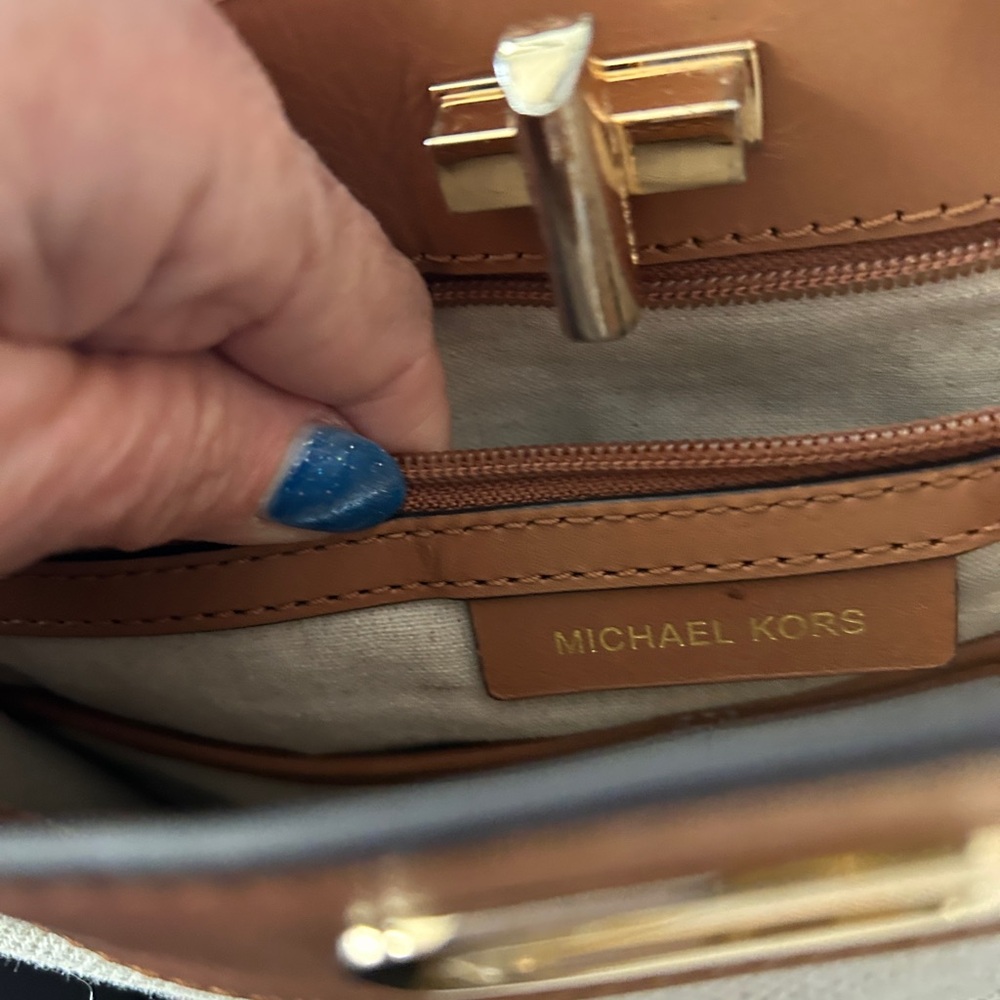 Michael Kors Large Sullivan Brown and Cream Shoulder Bag - Picture 5 of 11